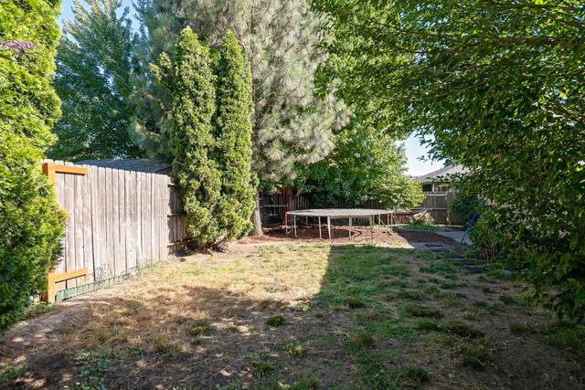 1860 Cottonwood Drive, Central Point, OR 97502