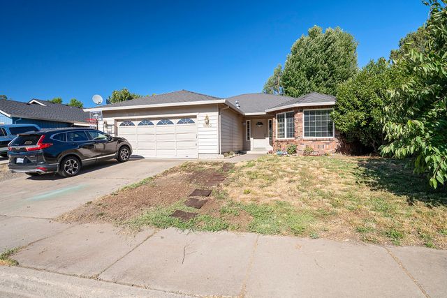 1860 Cottonwood Drive, Central Point, OR 97502