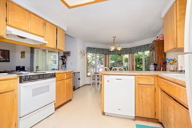 1860 Cottonwood Drive, Central Point, OR 97502