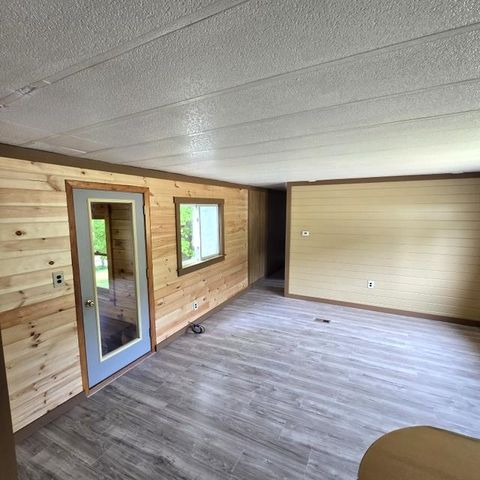 30 Players Lane, Lyndon, VT 05851