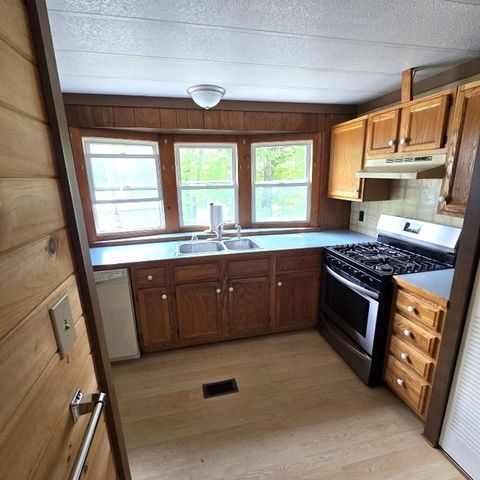 30 Players Lane, Lyndon, VT 05851