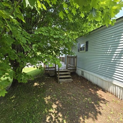 30 Players Lane, Lyndon, VT 05851
