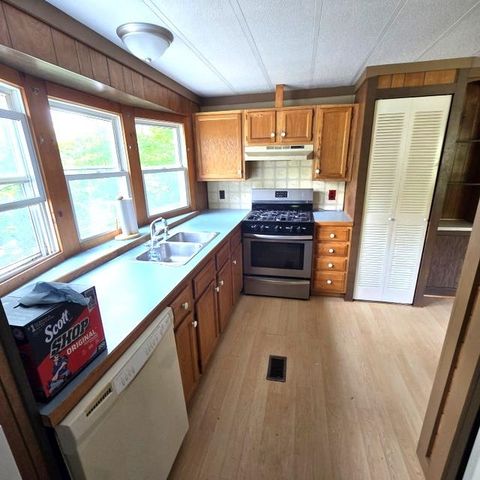 30 Players Lane, Lyndon, VT 05851