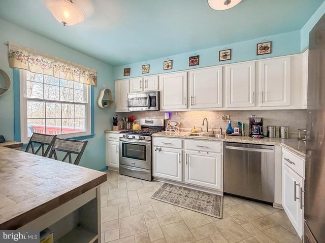 217 JONATHAN DR, North Wales, PA 19454