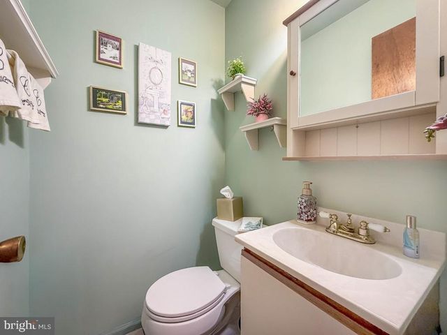 217 JONATHAN DR, North Wales, PA 19454