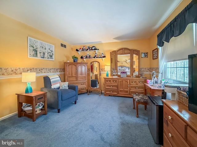 217 JONATHAN DR, North Wales, PA 19454