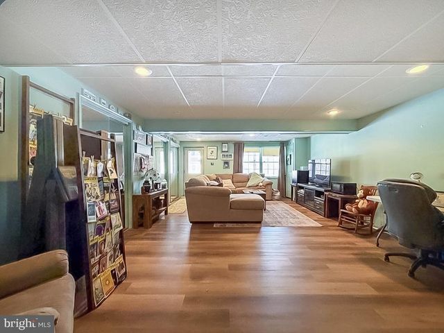 217 JONATHAN DR, North Wales, PA 19454