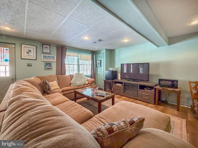 217 JONATHAN DR, North Wales, PA 19454