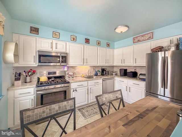 217 JONATHAN DR, North Wales, PA 19454