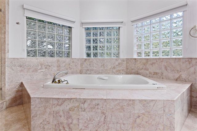 11825 S Mitchell Manor Cir, Pinecrest, FL 33156