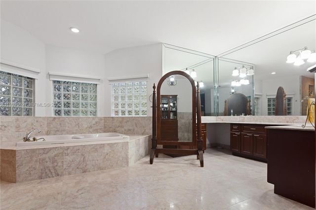 11825 S Mitchell Manor Cir, Pinecrest, FL 33156