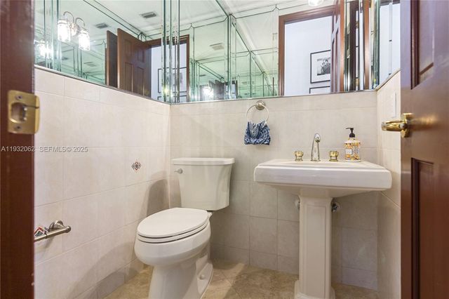 11825 S Mitchell Manor Cir, Pinecrest, FL 33156