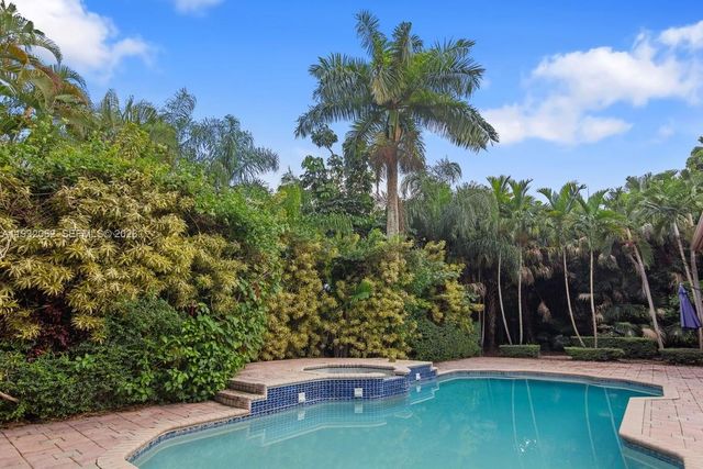 11825 S Mitchell Manor Cir, Pinecrest, FL 33156