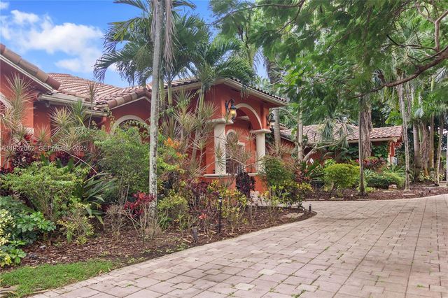 11825 S Mitchell Manor Cir, Pinecrest, FL 33156