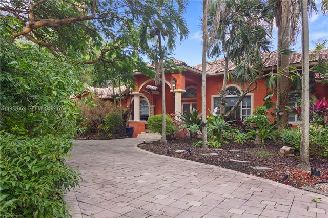 11825 S Mitchell Manor Cir, Pinecrest, FL 33156