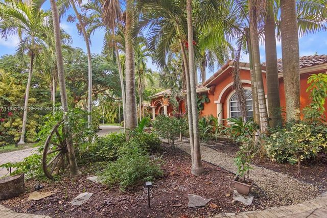 11825 S Mitchell Manor Cir, Pinecrest, FL 33156