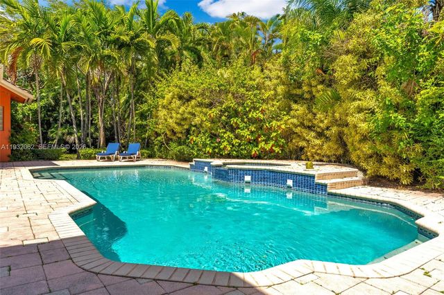 11825 S Mitchell Manor Cir, Pinecrest, FL 33156