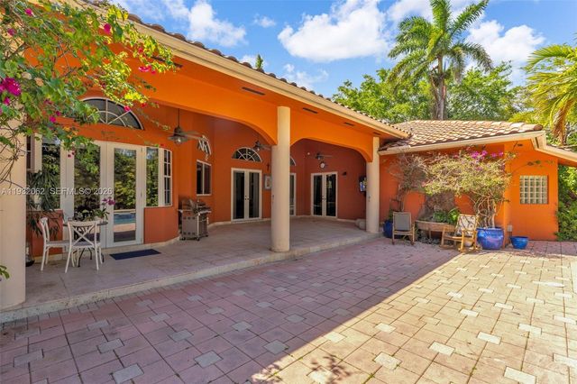 11825 S Mitchell Manor Cir, Pinecrest, FL 33156