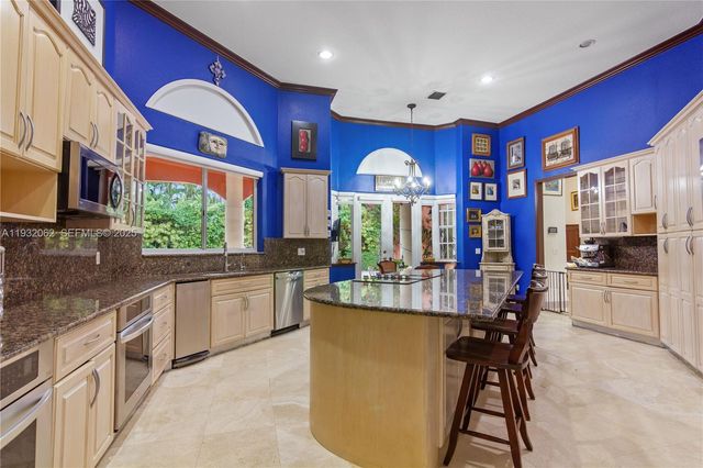 11825 S Mitchell Manor Cir, Pinecrest, FL 33156