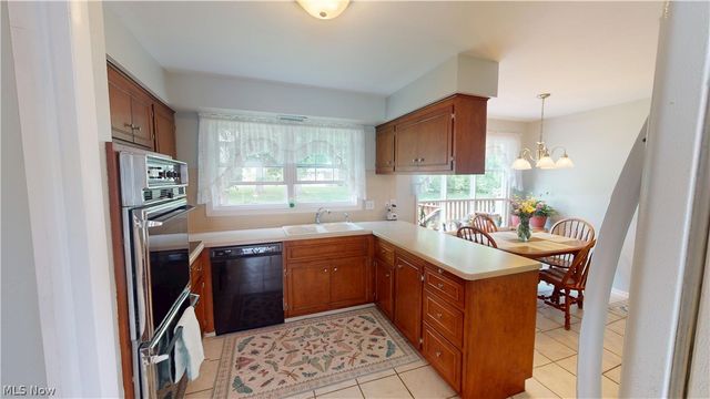 9563 Whitewood Road, Brecksville, OH 44141