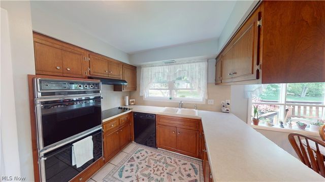 9563 Whitewood Road, Brecksville, OH 44141