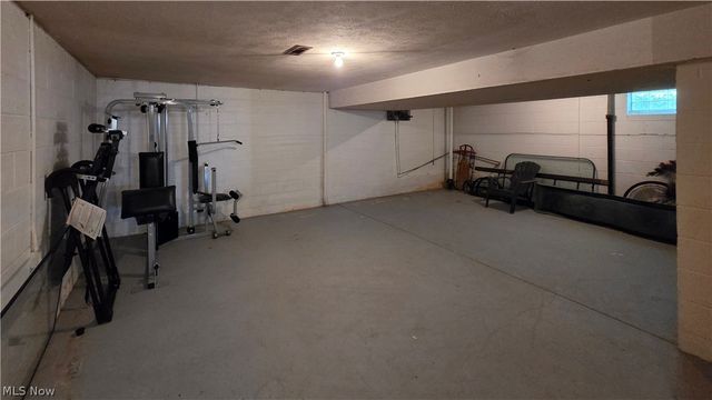 9563 Whitewood Road, Brecksville, OH 44141