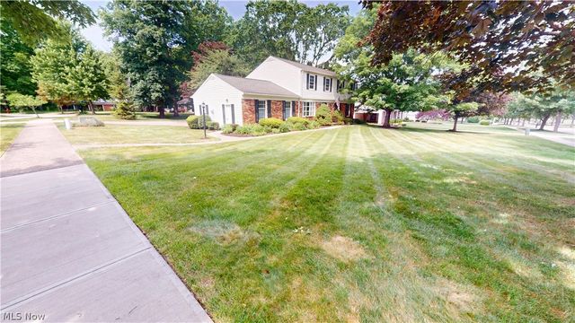 9563 Whitewood Road, Brecksville, OH 44141