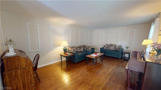 9563 Whitewood Road, Brecksville, OH 44141