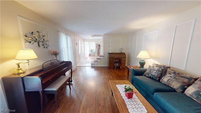 9563 Whitewood Road, Brecksville, OH 44141