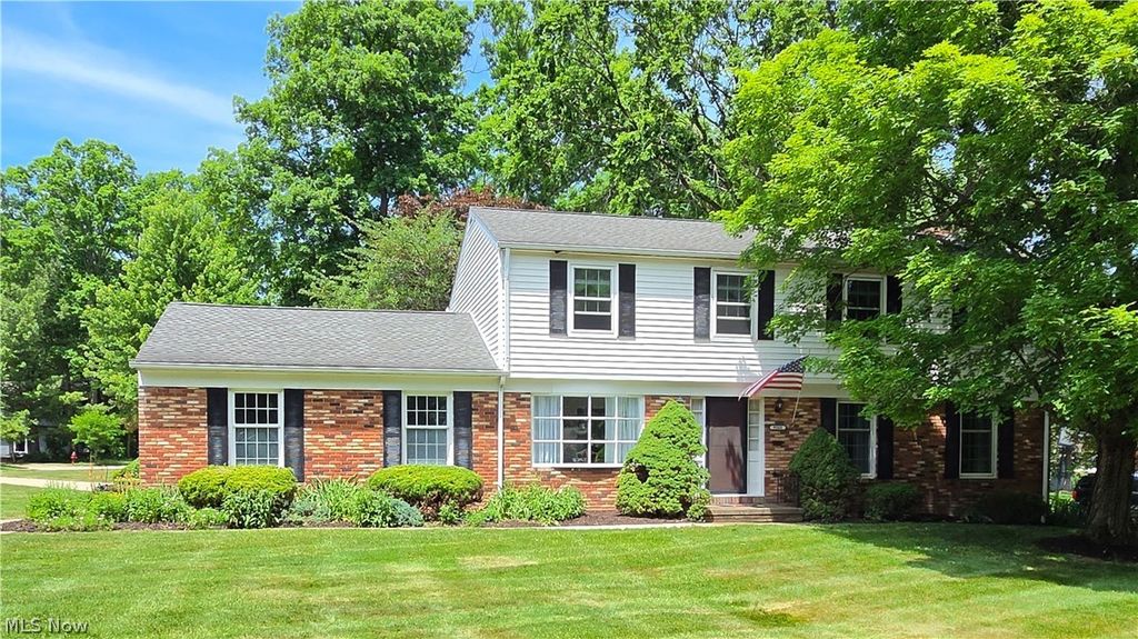 9563 Whitewood Road, Brecksville, OH 44141