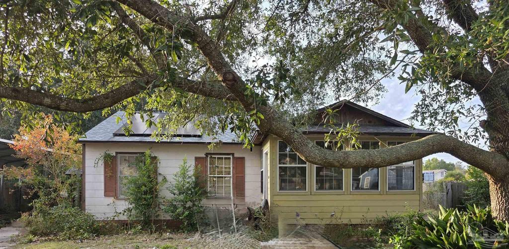 209 NW Gilliland Rd, Pensacola, FL 32507