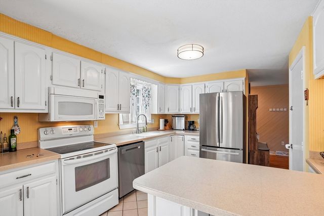 35 Westgate Rd, Framingham, MA 01701
