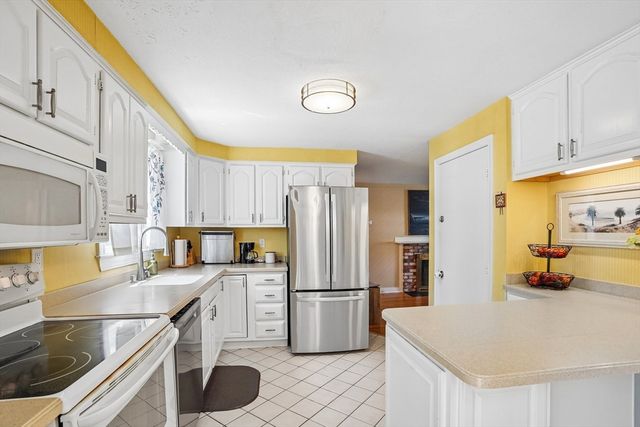 35 Westgate Rd, Framingham, MA 01701