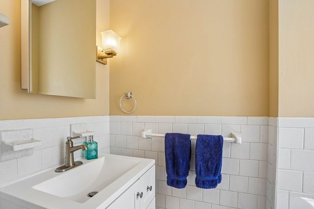 35 Westgate Rd, Framingham, MA 01701