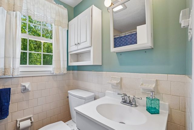 35 Westgate Rd, Framingham, MA 01701
