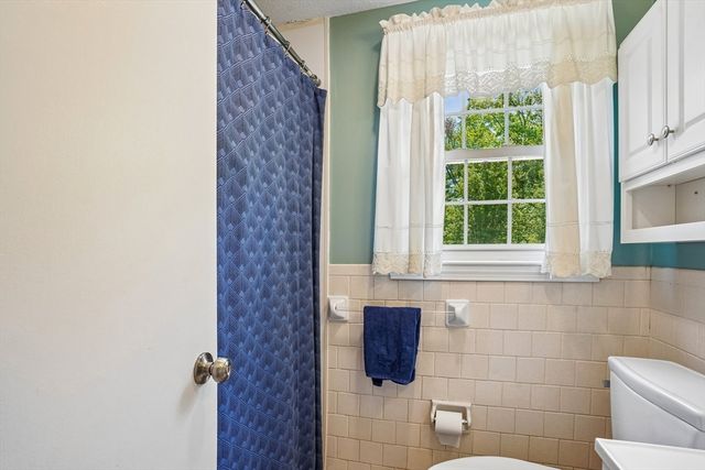 35 Westgate Rd, Framingham, MA 01701