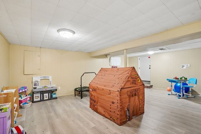 35 Westgate Rd, Framingham, MA 01701