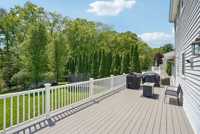 35 Westgate Rd, Framingham, MA 01701