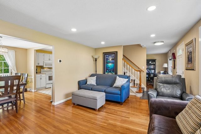 35 Westgate Rd, Framingham, MA 01701