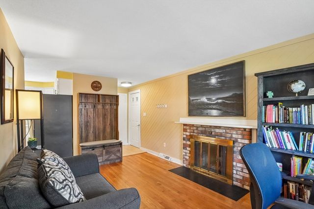 35 Westgate Rd, Framingham, MA 01701