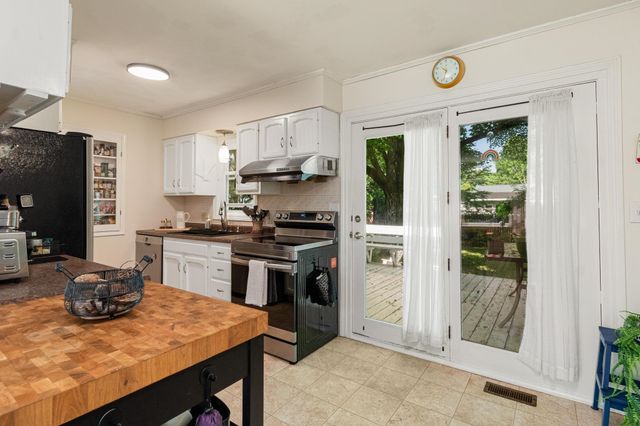 1 Hiawatha Avenue, Essex Junction, VT 05452