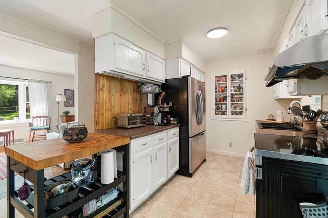 1 Hiawatha Avenue, Essex Junction, VT 05452