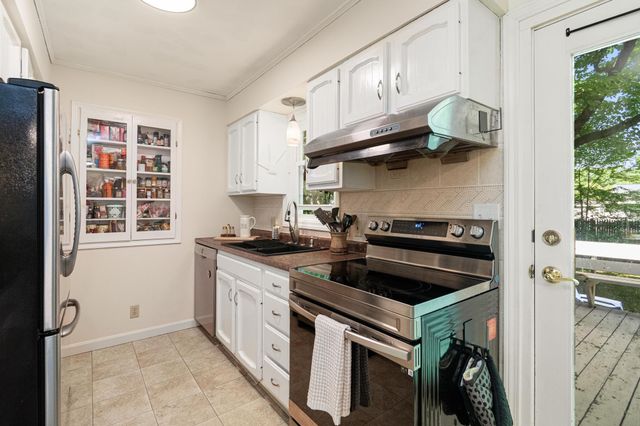 1 Hiawatha Avenue, Essex Junction, VT 05452