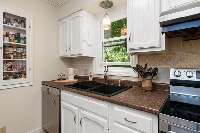 1 Hiawatha Avenue, Essex Junction, VT 05452