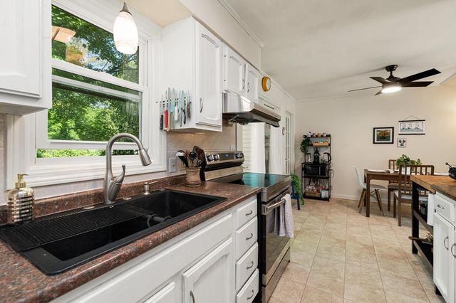 1 Hiawatha Avenue, Essex Junction, VT 05452