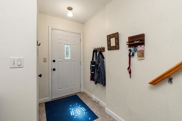 1 Hiawatha Avenue, Essex Junction, VT 05452