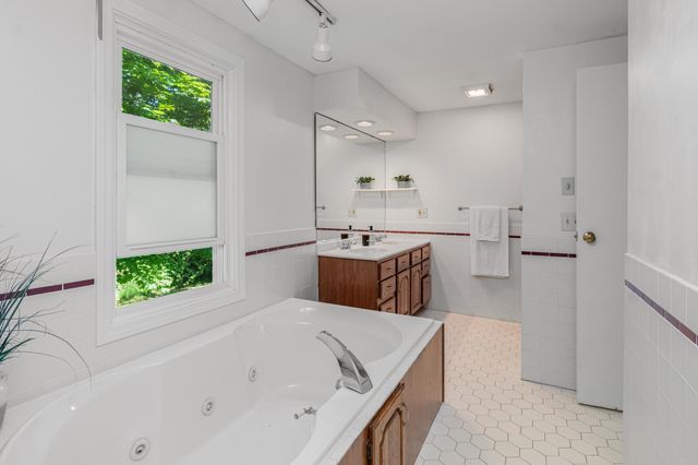 1 Hiawatha Avenue, Essex Junction, VT 05452