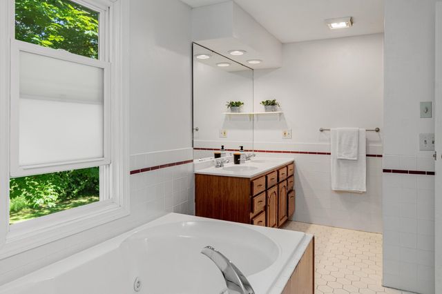 1 Hiawatha Avenue, Essex Junction, VT 05452