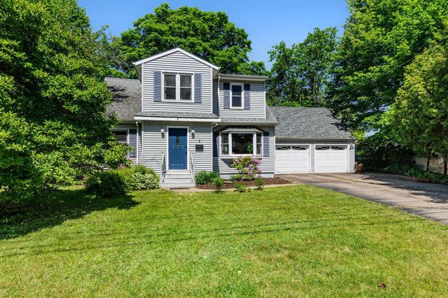 1 Hiawatha Avenue, Essex Junction, VT 05452