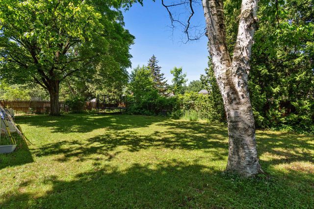 1 Hiawatha Avenue, Essex Junction, VT 05452